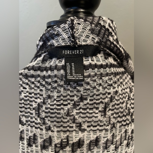 Forever 21 open cardigan sweater, size medium, black, and white Aztec print - Picture 5 of 5